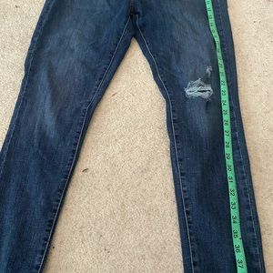 LEVIS SZ 33 LIGHTLY DISTRESSED MEDIUM DARK WASH SKINNY JEANS